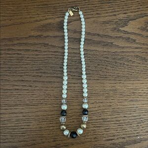 Elegant Pearl and Gold Necklace